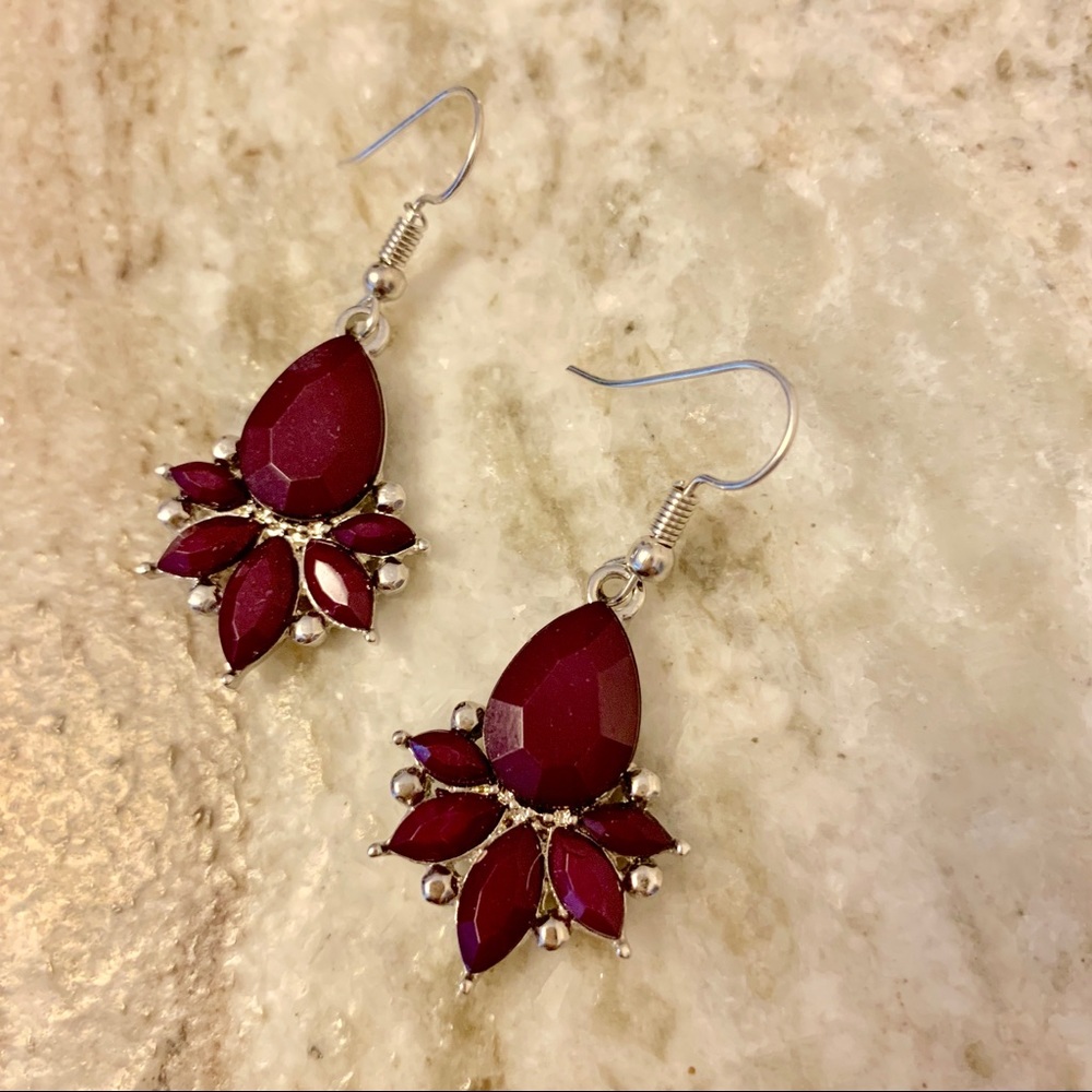 Paparazzi faceted purple earrings